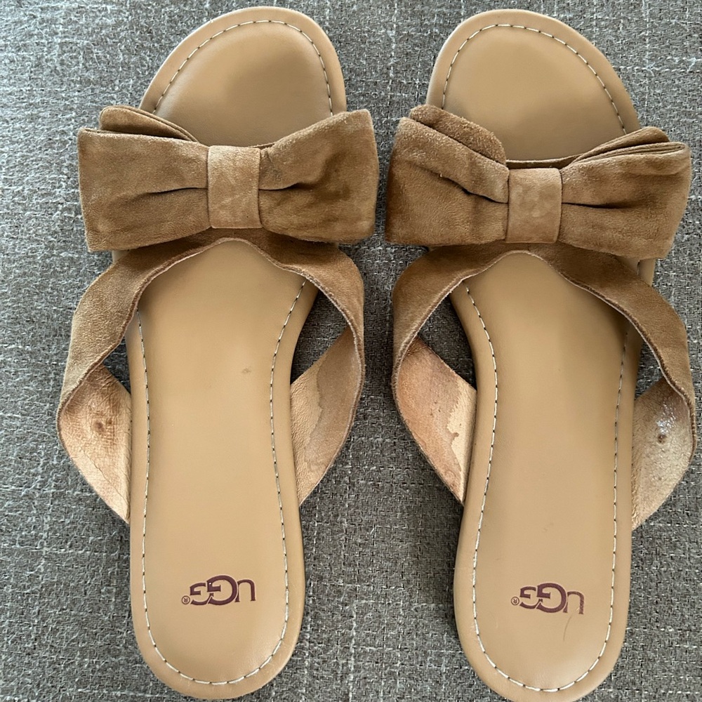 UGG Fonda Tan Suede Bow Sandals Stylish Slip-On